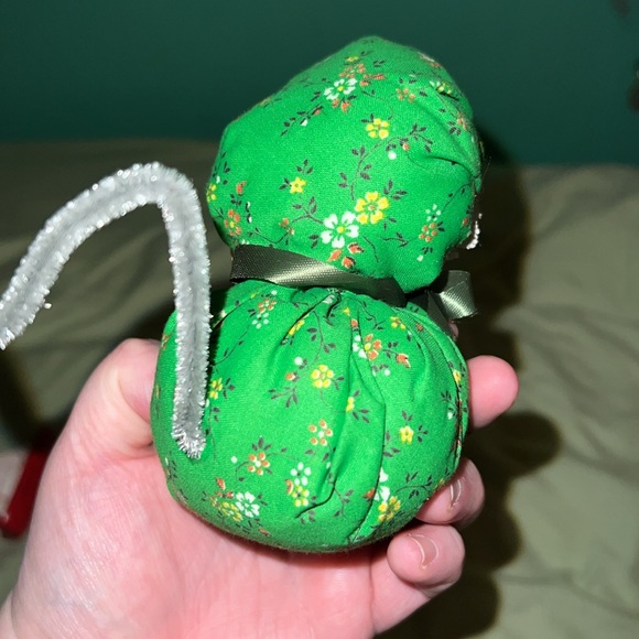 Cute little Christmas mouse ornament - Picture 6 of 6